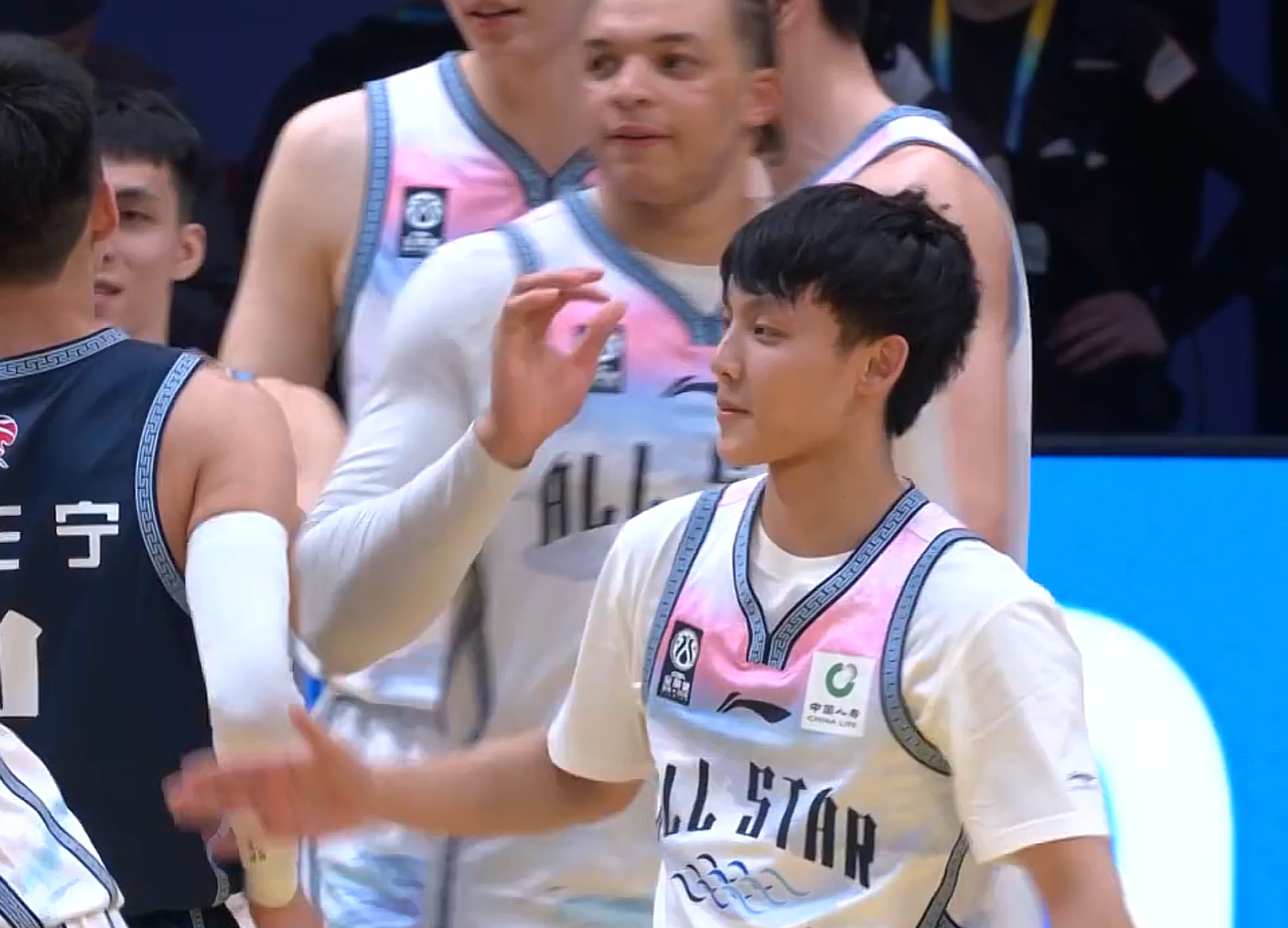 拿到全明星赛MVP大奖，徐杰感慨万千！