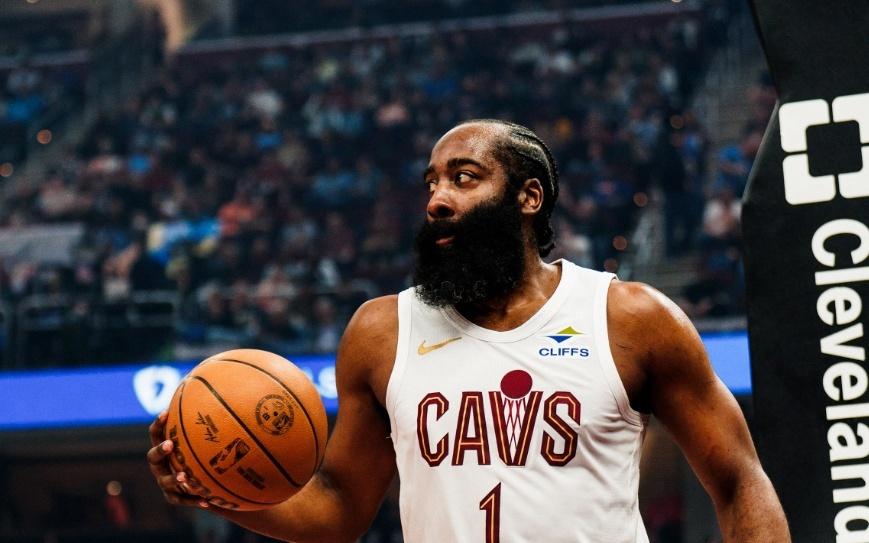 在场9胜2负阿帅赞不绝口！哈登一战创6纪录显高情商骑士换他赢麻