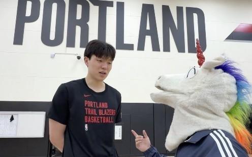 杨瀚森：来NBA打球不是很焦虑跟约基