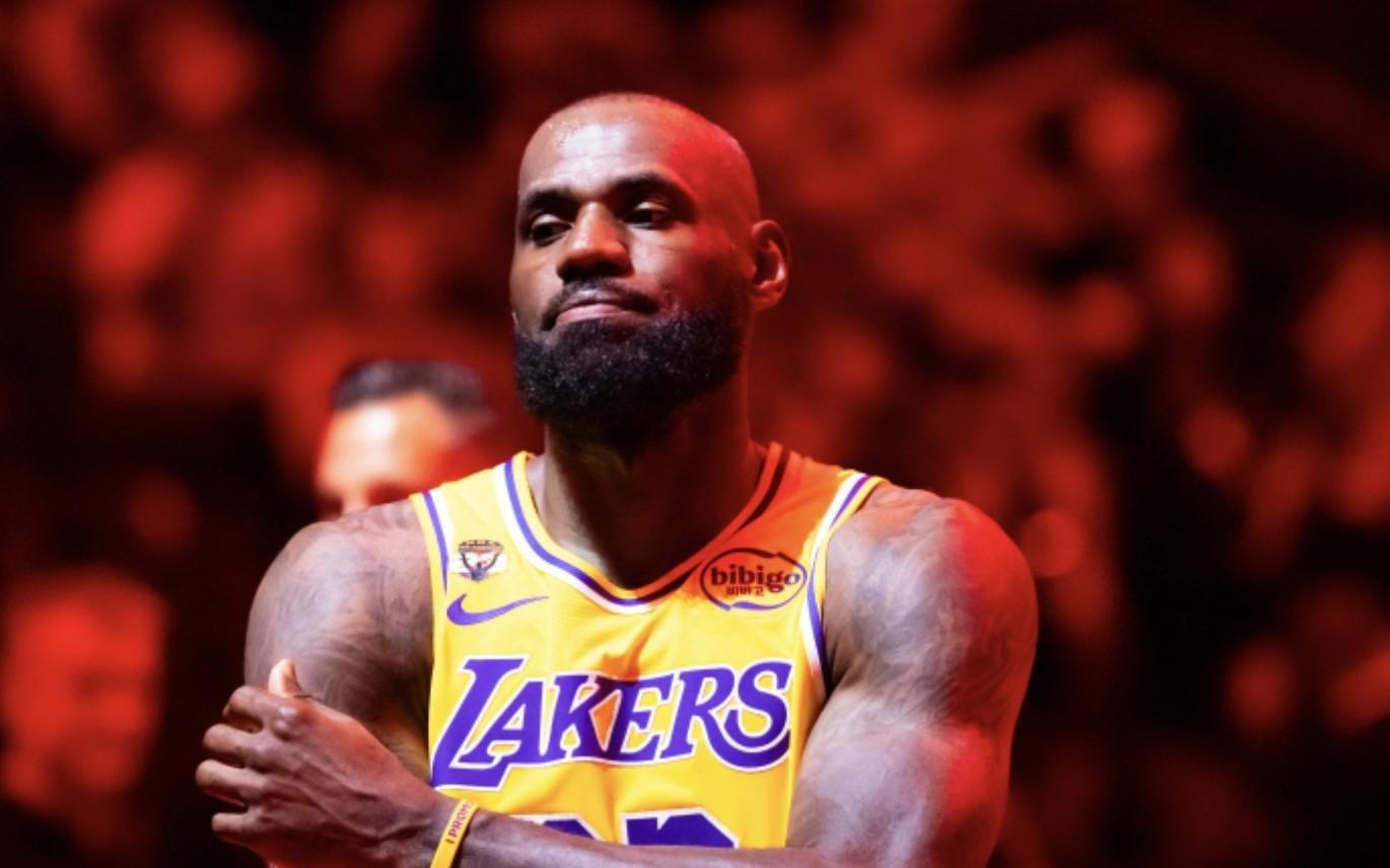 拜伦斯科特：詹姆斯会在骑士退役，并在那获得雕像