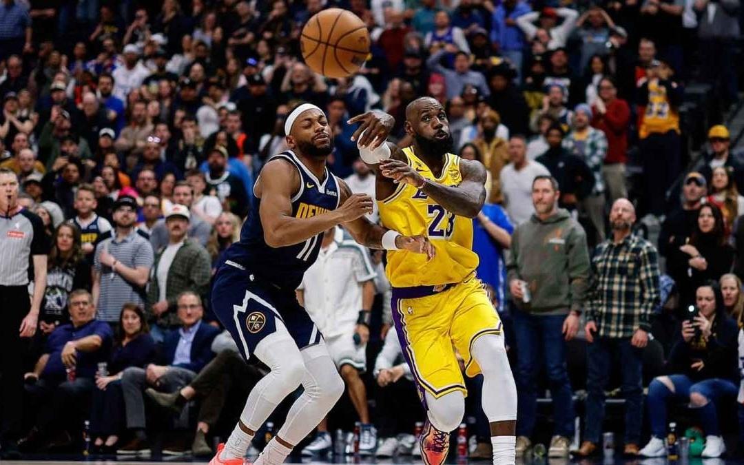 火力全开，湖人队詹姆斯抨击NBA裁判“判罚不一致”，表达不满