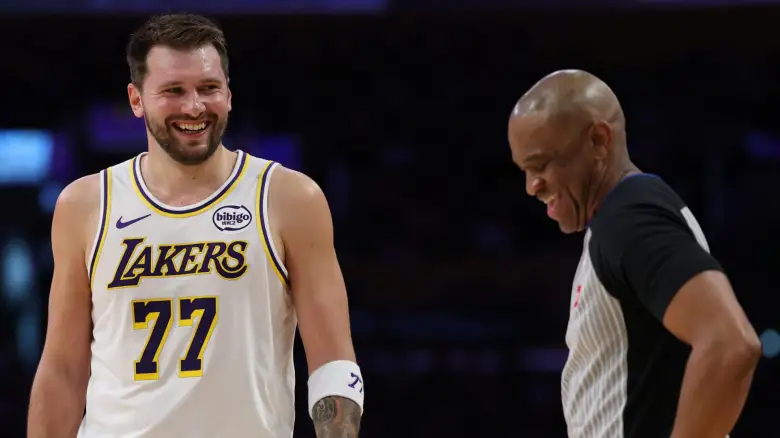 又数钱了！官方：东契奇向裁判做不当且