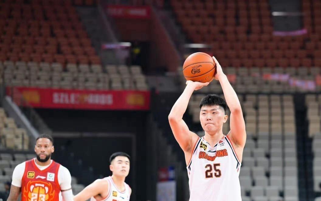 星锐赛MVP仅出场7分钟，反观张皓嘉却