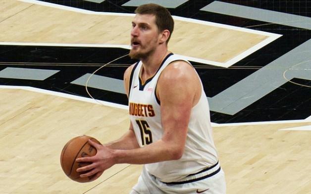 全面发挥，约基奇砍31分20板12助3断2