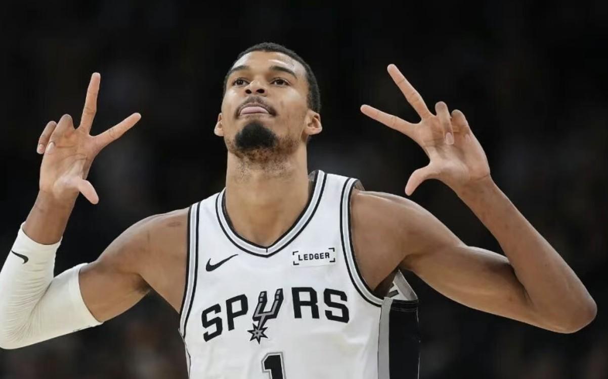 文班亚马5场狂砍165分57板19帽，继2006年姚明之后首人