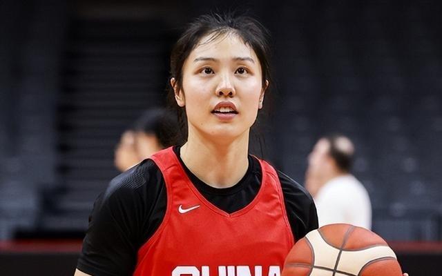 WCBA公布新赛季全明星首发：杨力维当