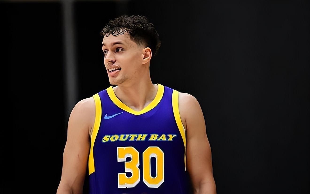 三分线外3中3，湖人防守大闸在进攻端难得打出了出色的表现