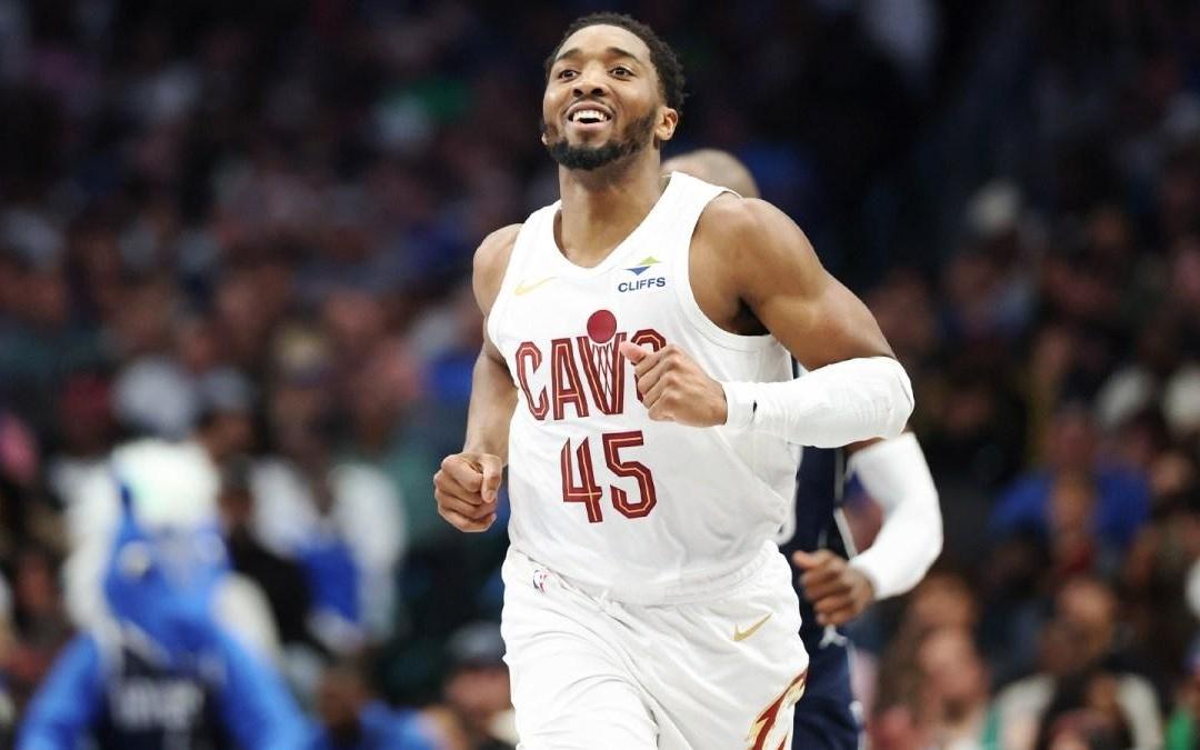 太牛了，骑士队多诺万米切尔单场达成