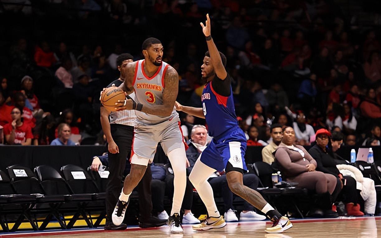 打爆了杨瀚森！湖人二队先发中锋的个人能力其实相当不错