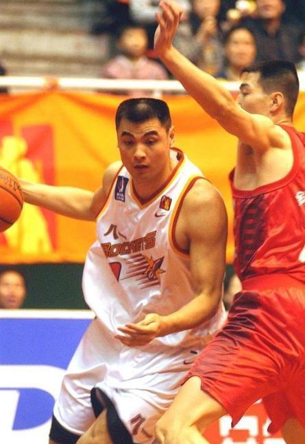 手握7个CBA冠军，退役后不当教练，如今身居要职，儿子成他的遗憾