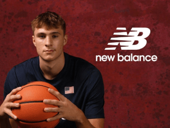 他们专卖“老头鞋”，却能签下19岁NB