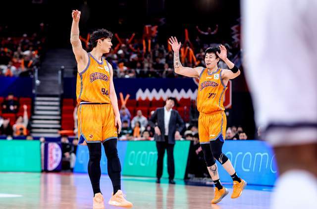 CBA排名太乱！上海大胜第一太稳，辽宁