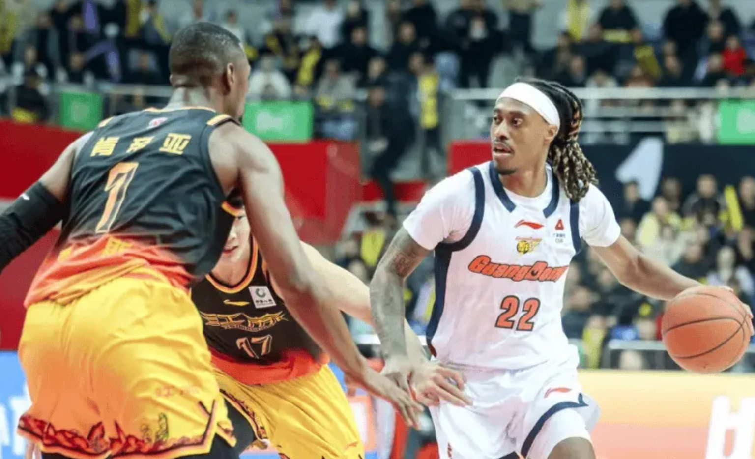 CBA名记痛批广东队一人：再说1遍，快点