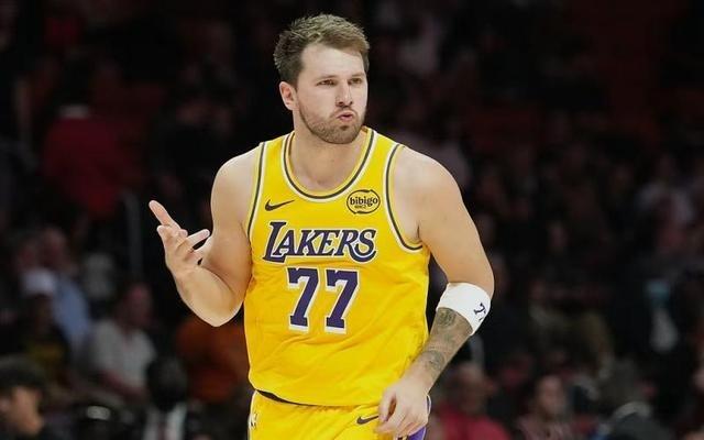 NBA湖人8连胜，东契奇湖人生涯第一次狂砍60分