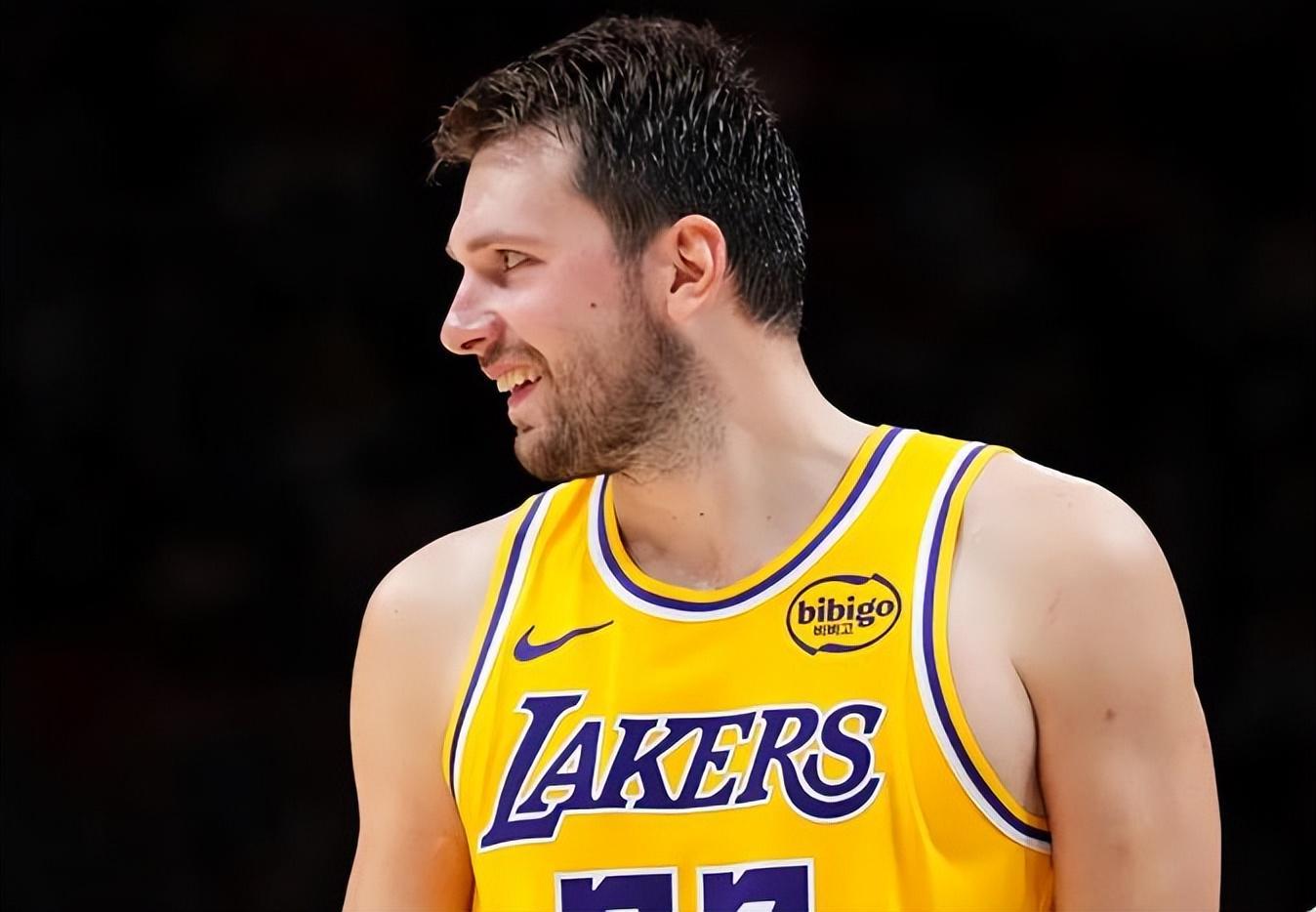 狂砍100分16板13助！创NBA神级纪录：他