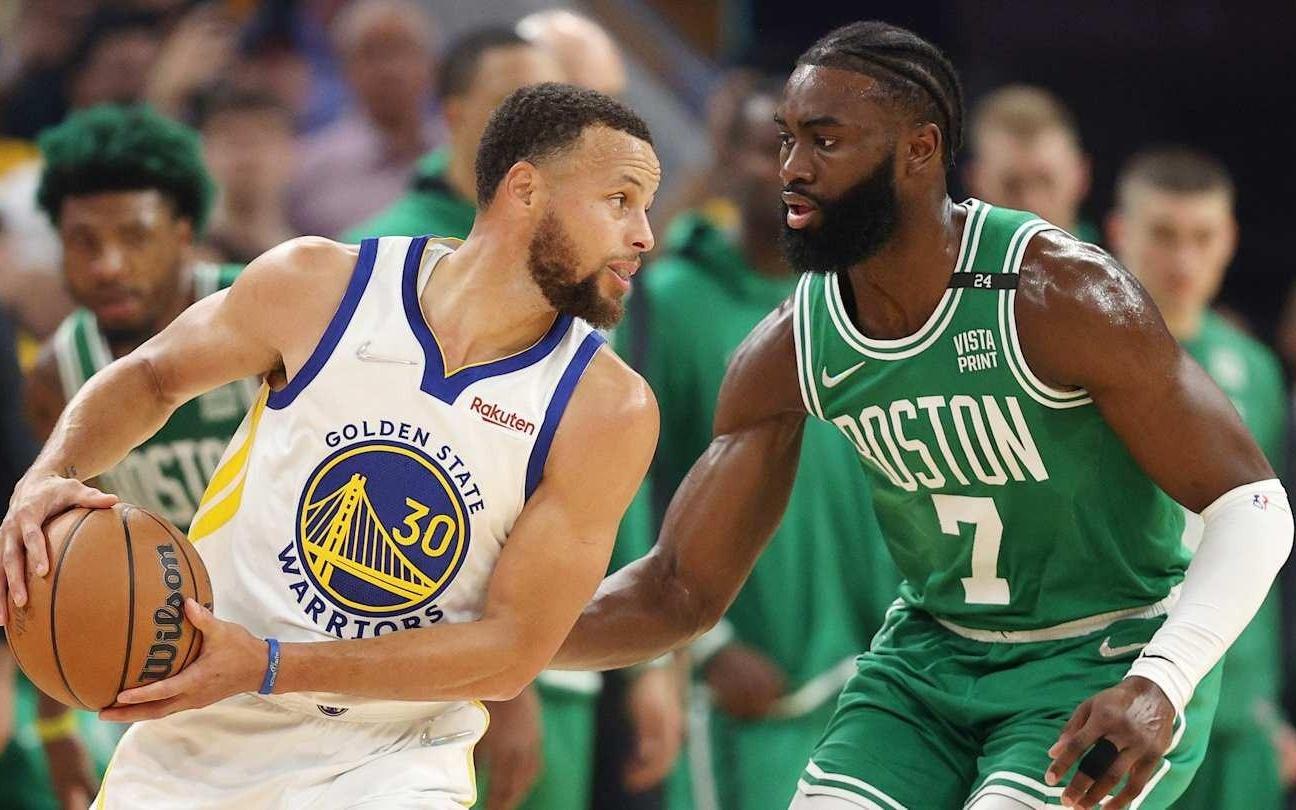 杰伦布朗：库里是最难防守的球员，防他必须进行大量跑动