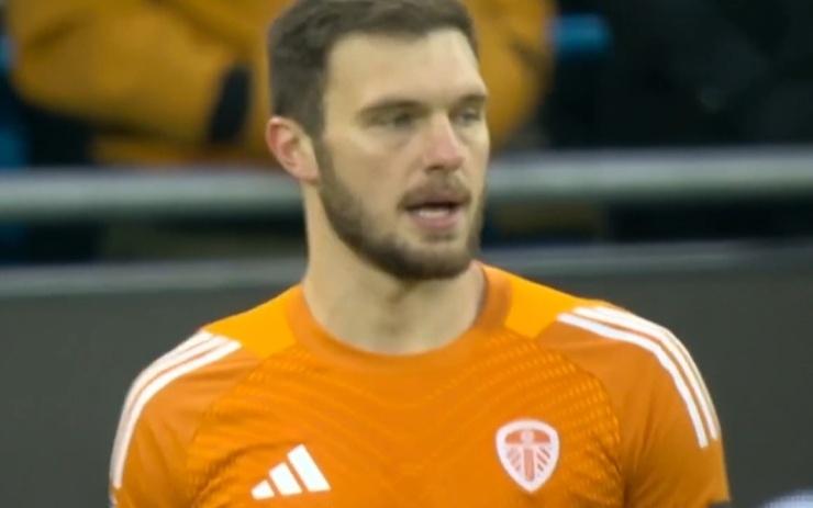 英超争议判罚！贝席干扰门将又得手，VA