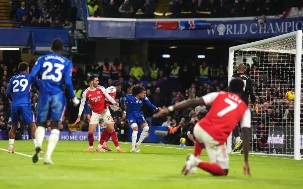 TA:蓝军少一人作战也能游刃有余,詹姆斯展现了队长的担当