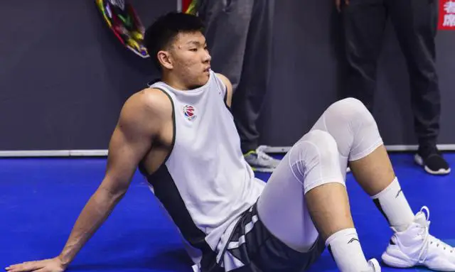 CBA最差的顶薪球员！拿600万场均2分，京蜜怒喷：冒充职业球员