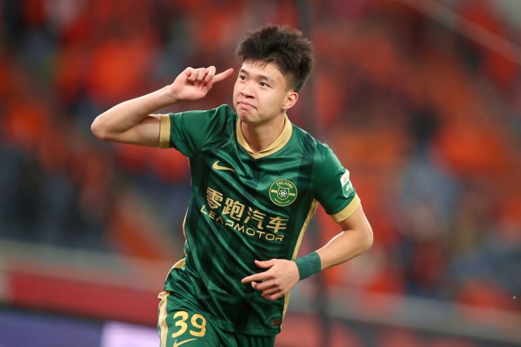 戴維森稱贊王鈺棟：他潛力很大，應該是有去歐洲踢球的能力