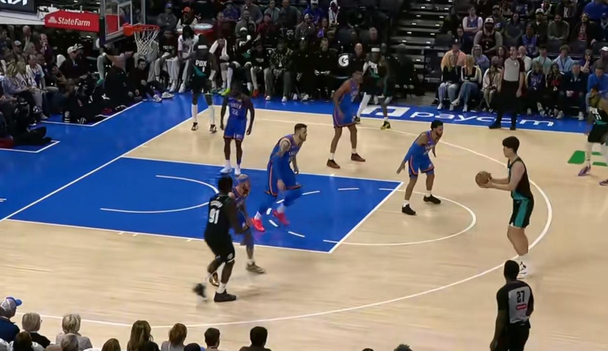 17分钟8分4板3助！杨瀚森打成开拓者