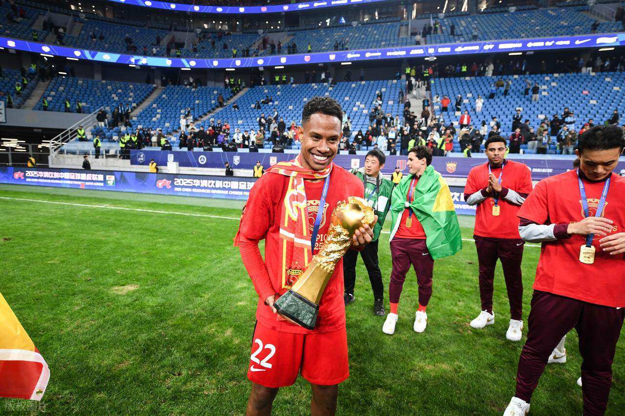 茹萨跟上港合同还没到期！成都蓉城就