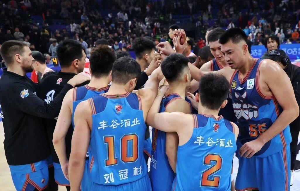 四川教练组集体罢工，黄秋实加盟西乙