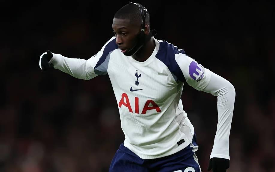 遭遇新的伤情晚旗报：穆阿尼赛后一瘸