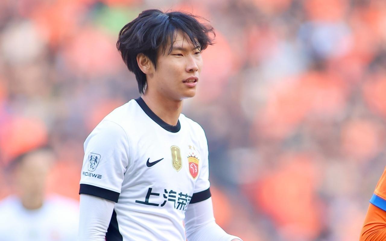 邵佳一听到了吗20岁中超冠军王牌喊话：想进国足！球迷却泼冷水