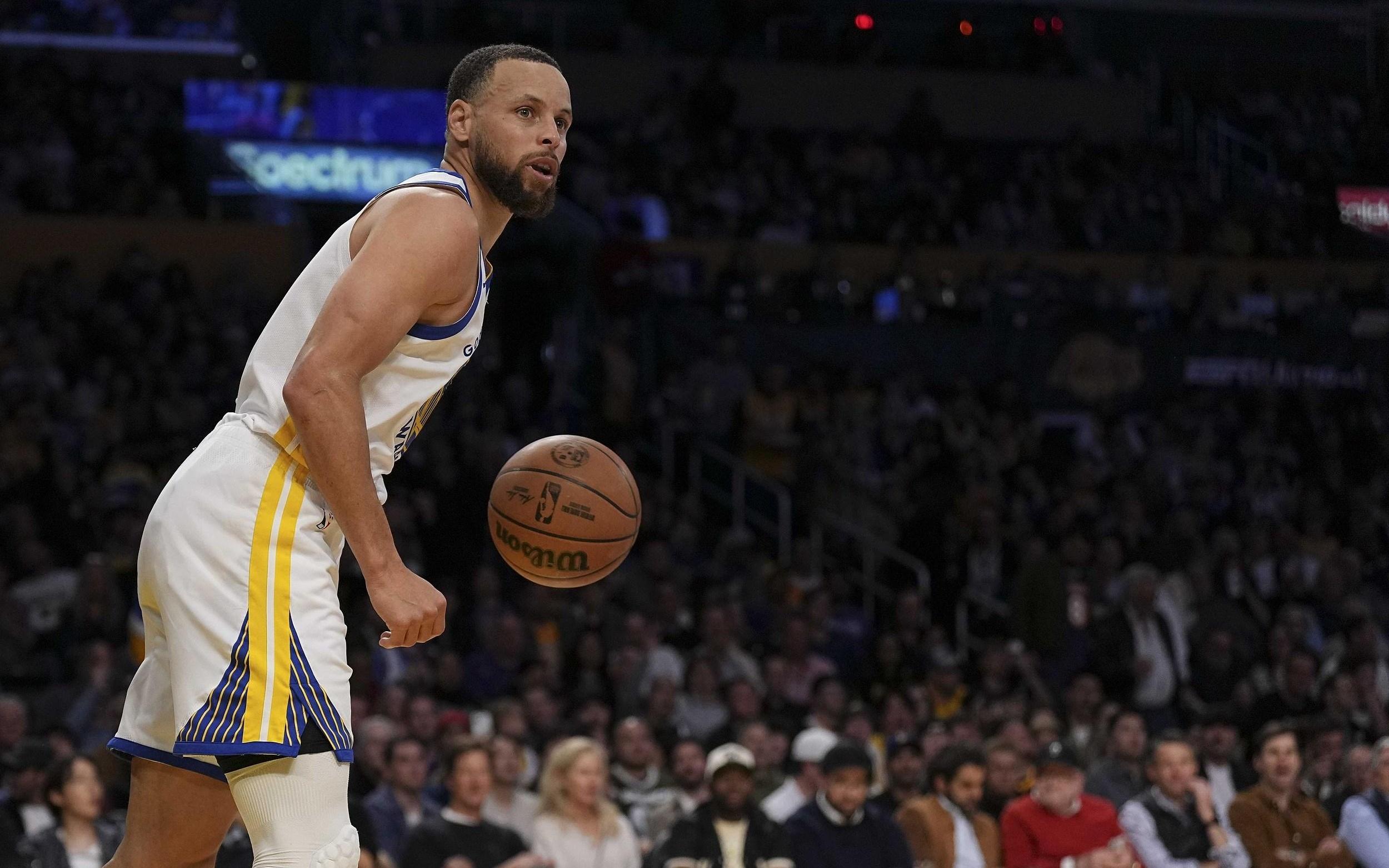 第三节引领一波流!库里15中7得到19分8助攻