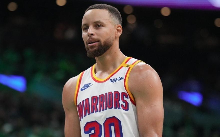 库里：我对第三节的表现很失望，我的愚蠢失误改变了比赛势头