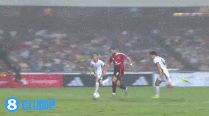 太放松了！B费单刀机会插花脚射门被挡，随后霍伊伦停球没停住...