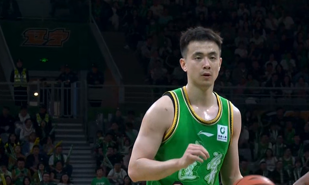 CBA又一个顶级后卫19岁小将面对赵