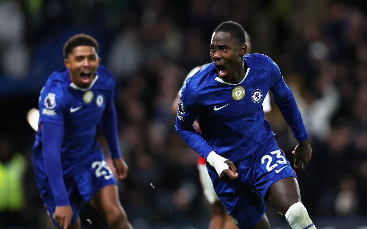 查洛巴英超进球上双，其中一半来自角