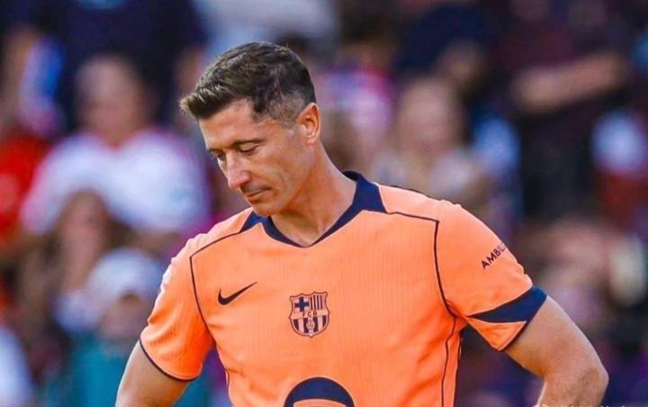 莱万传记：巴萨曾要求停止进球，不然需