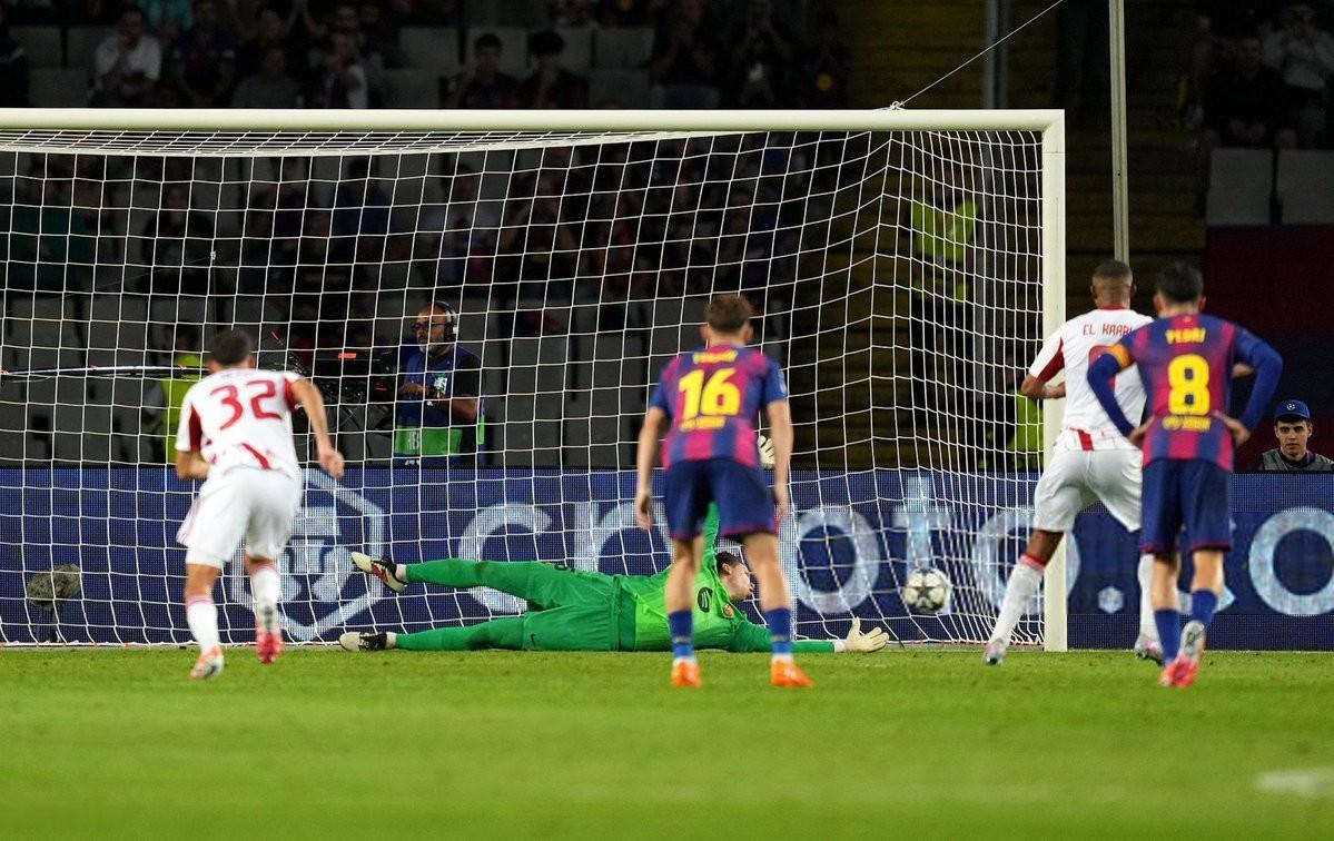 场均丢超两球，什琴斯尼出战的近13场比赛巴萨一共丢了27球