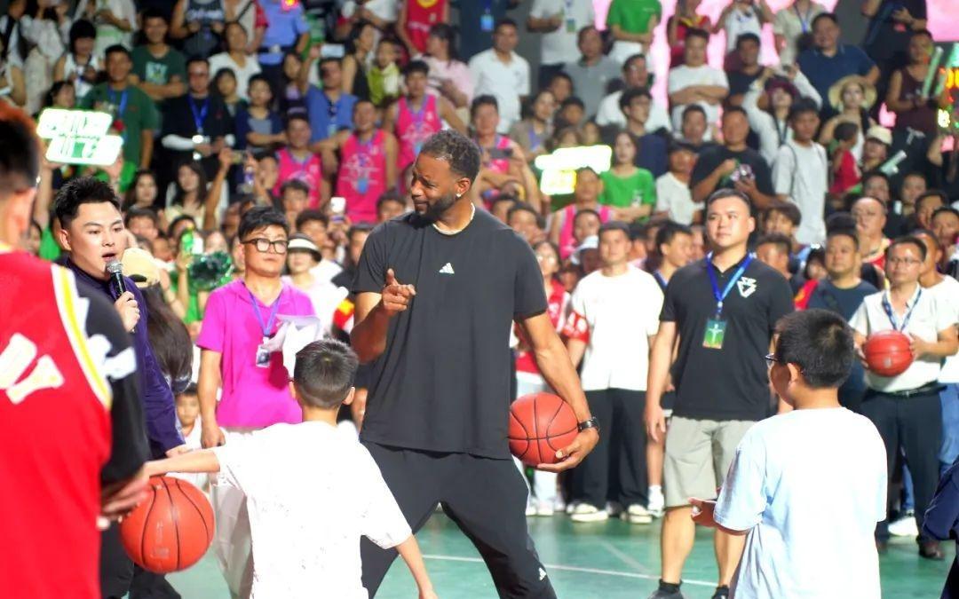 NBA传奇球星麦迪空降贵州台盘“村B