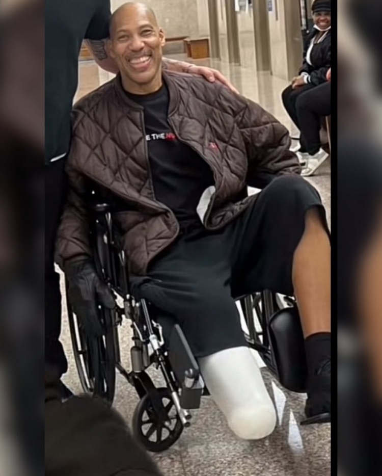 TMZ：球爹拉瓦尔鲍尔遭受严重医疗问题进行了右脚截肢手术