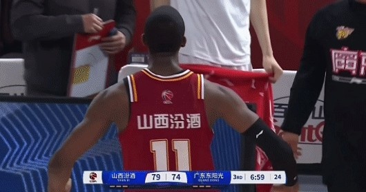 付政浩：迪亚洛扣篮后挑衅广东替补席易引发冲突起码应该被警告