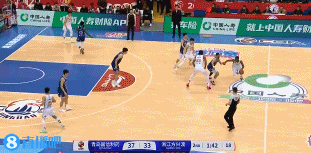 失误不断！纳纳利踩线失误随后广厦又被防成24秒违例