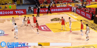 你想干什么付豪顺下试图三步上篮胡金秋补防顶板血帽！