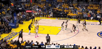 这是NBA申京空篮扣飞出界！追梦还一个空篮上飞
