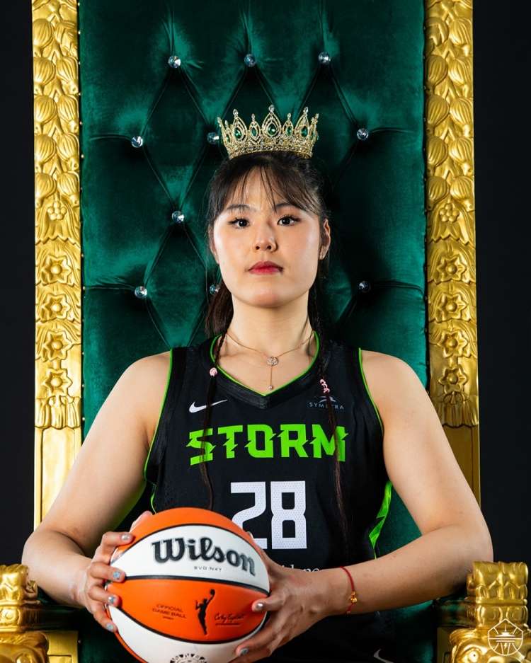 美艳女皇范！WNBA西雅图风暴官媒分享