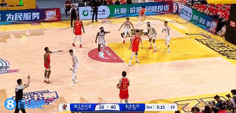遛着弯就把三分进了！孙铭徽发球进场