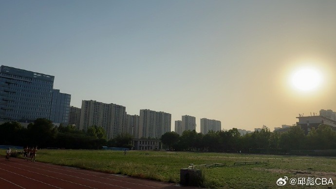 邱彪晒山东队晨练照：520从心开始从心出发成人成才