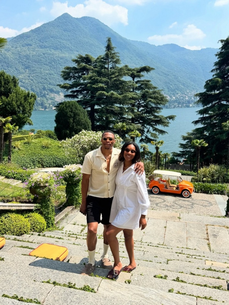 妻子妮娜晒度假照威少这身材真让女人爱慕男人嫉妒啊