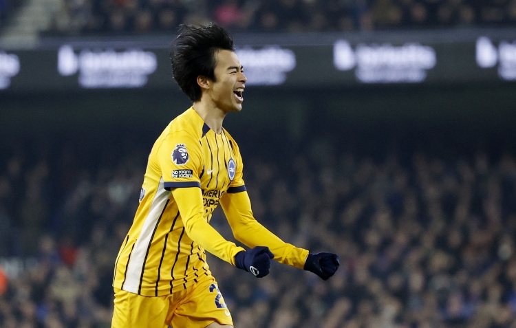 记者：拜仁非常欣赏三笘薫，但尚未就潜在的转会联系布莱顿