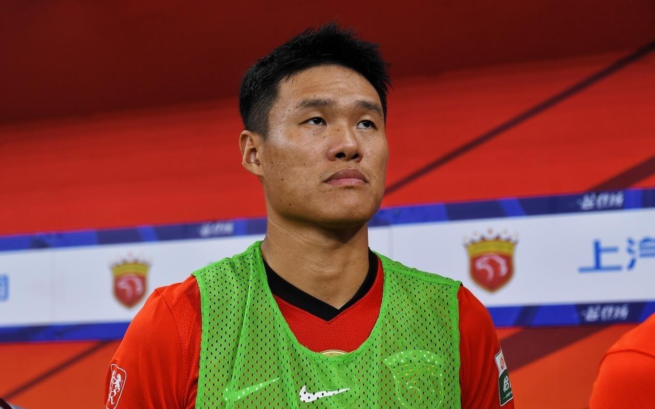 意外！他刚在上港夺冠，就连夜宣布离队