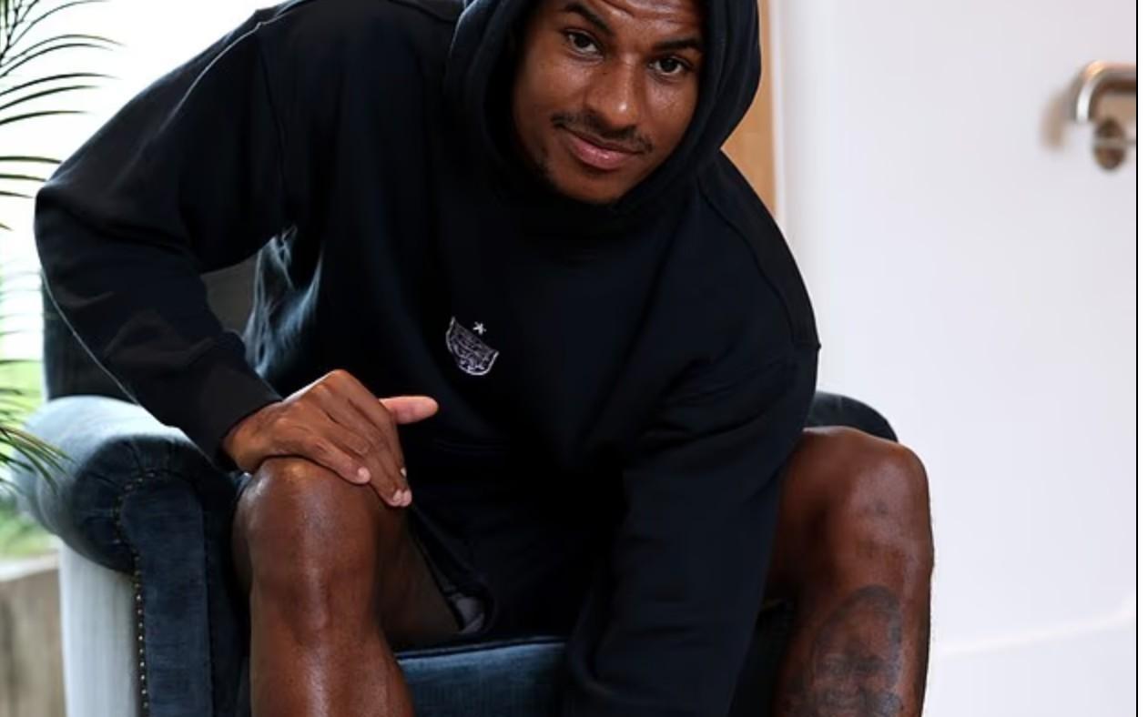 邮报：耐克为英格兰队配备特制拖鞋，提