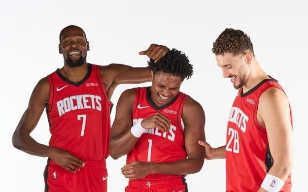 近15战，场均16+7+1帽！三分命中率超4成，火箭高炮台全面进化